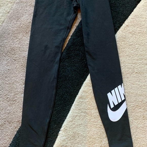 Nike Pants - NWT NIKE ACTIVE WEAR. NIKE LOGO ON FRONT RT SIDE. SUPER SOFT💞